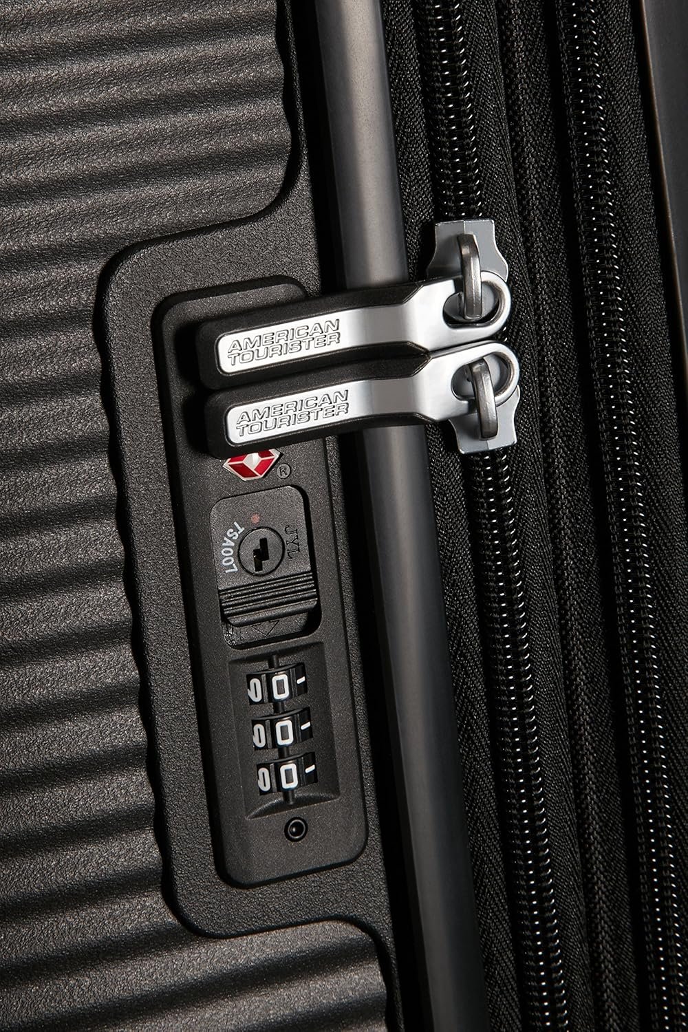 American Tourister fermeture sécurisée